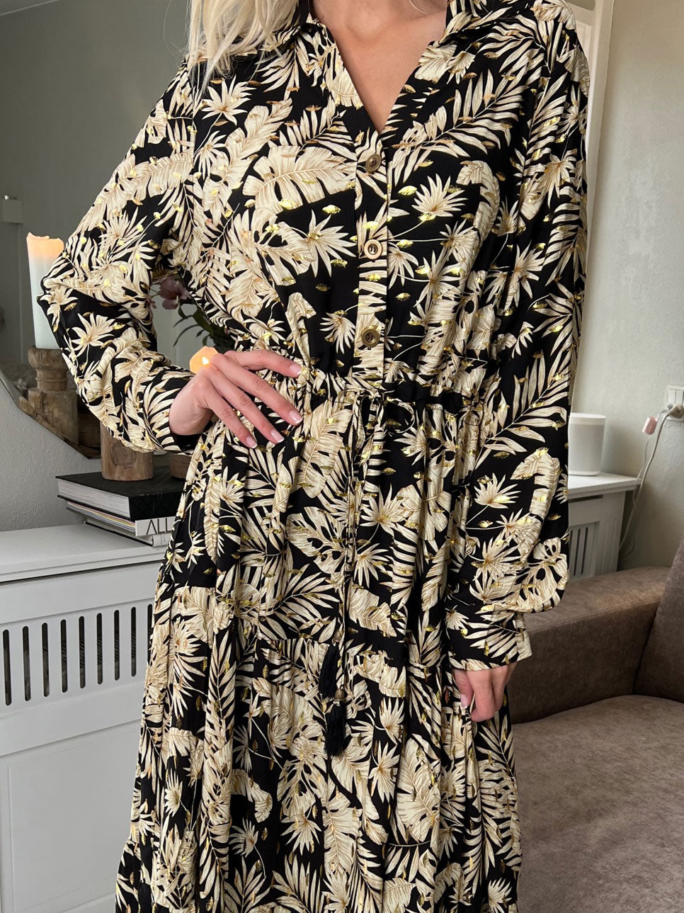 Naia - Lång skjortklänning med mönster och knytband - Green